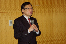 鈴木隆雄運営委員長